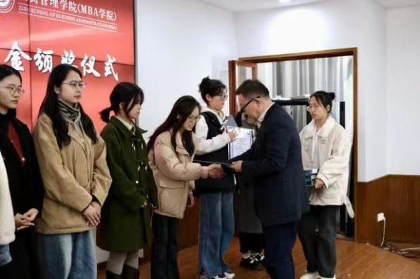 1702256116120173nVA2.jpg 222.jpg